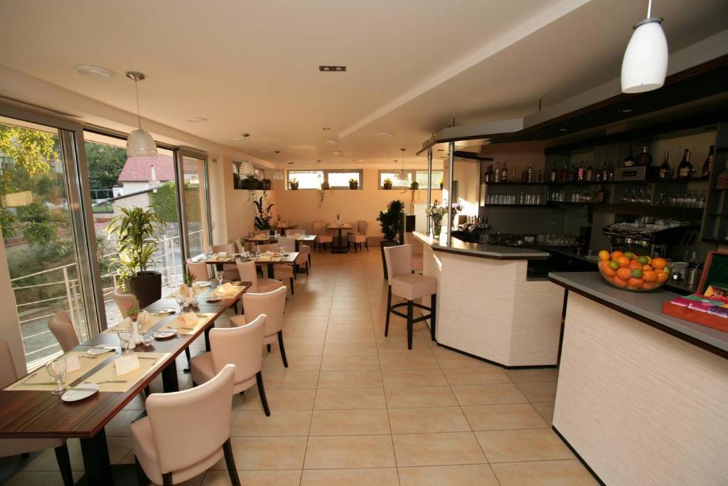 קונטה הורה Penzion A Restaurant Barbora מראה חיצוני תמונה
